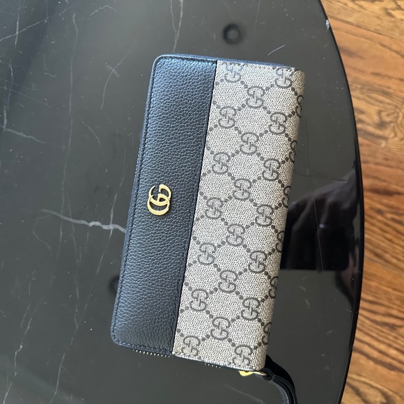New Gucci Zip Around Wallet - Picture 3 of 5